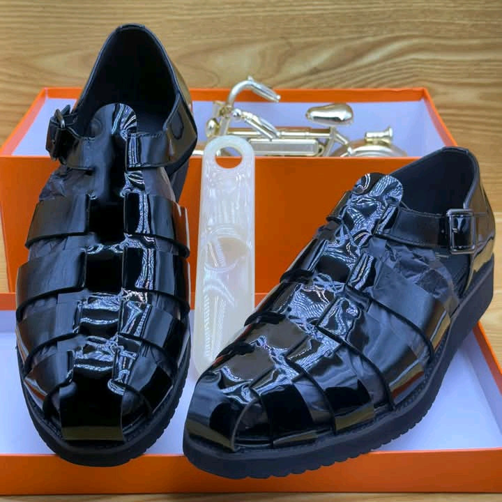 chaussure en  cuire