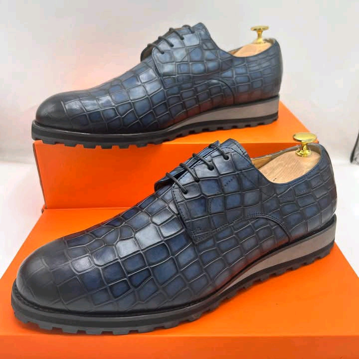 chaussure en  cuire