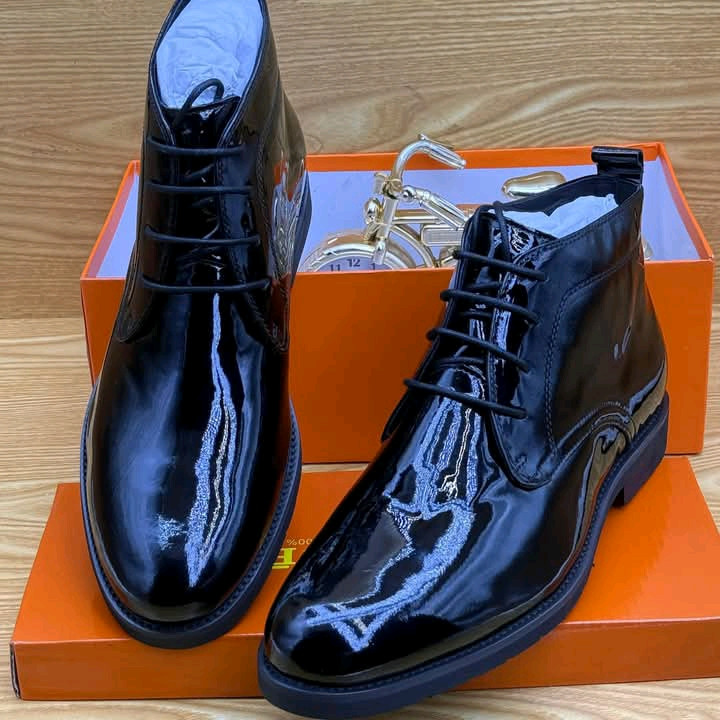 chaussure en  cuire