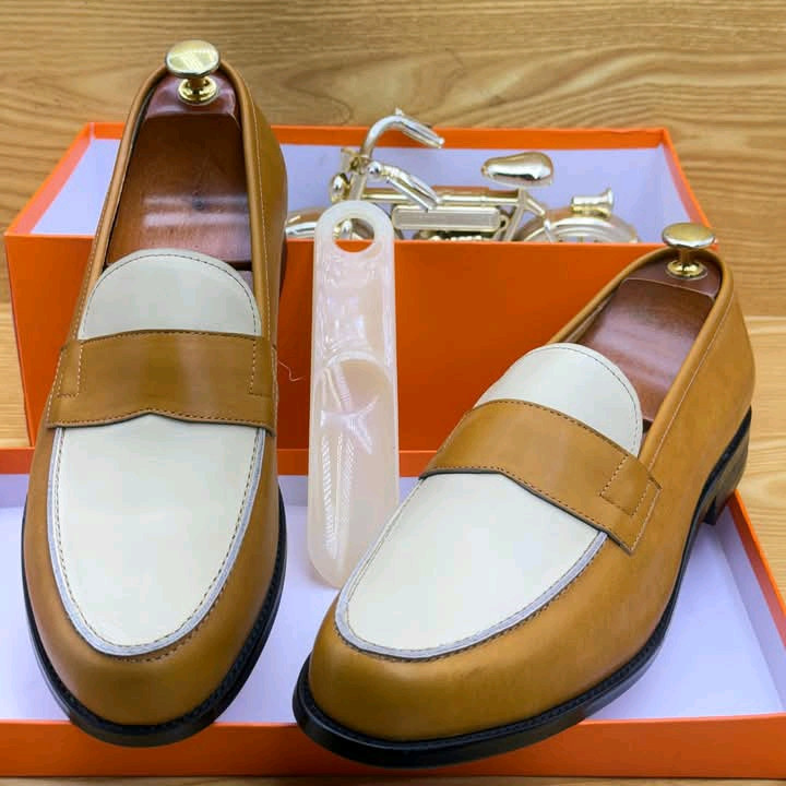 chaussure en  cuire