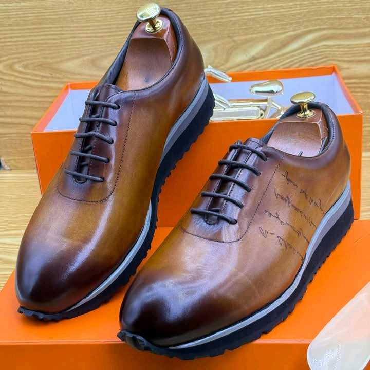 chaussure en  cuire