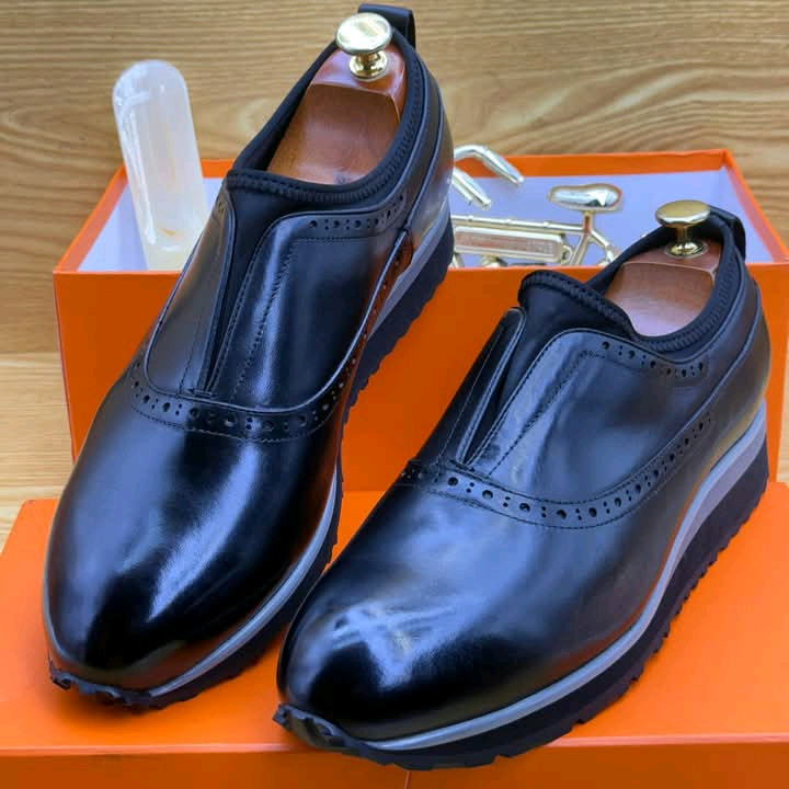 chaussure en  cuire