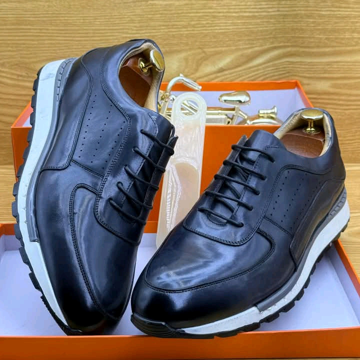 chaussure en  cuire